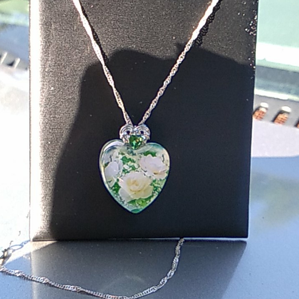 White rose and emerald gemstone heart necklace